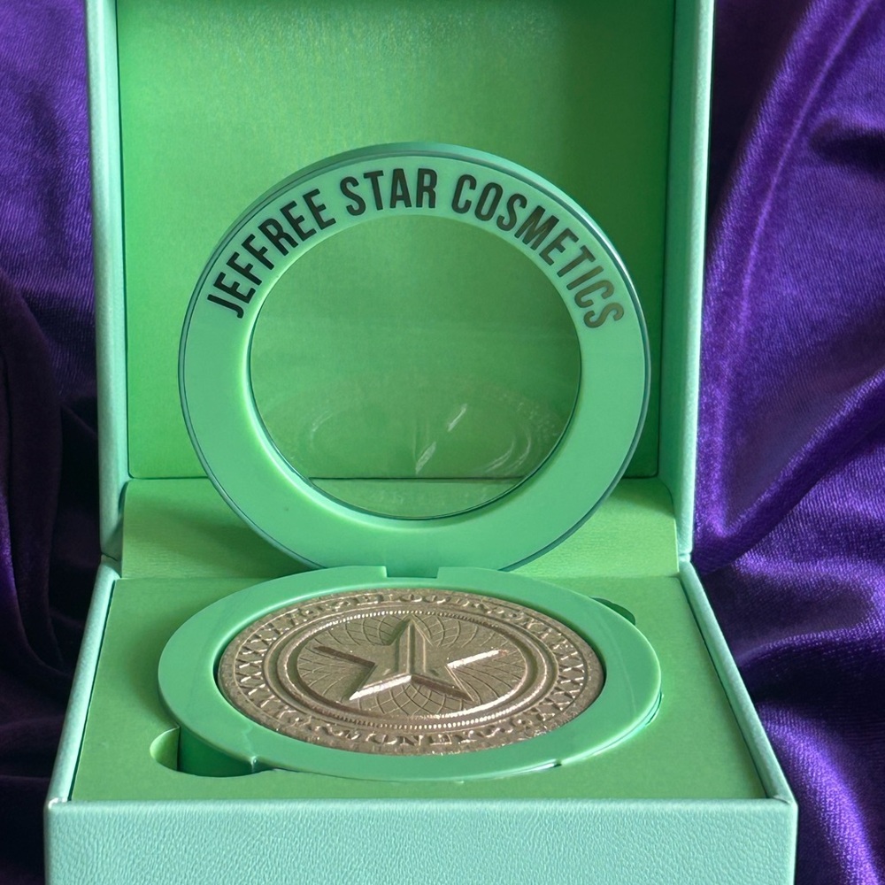 Jeffree Star Cosmetics Extreme Frost Cold Hard Cash Highlighting Powder